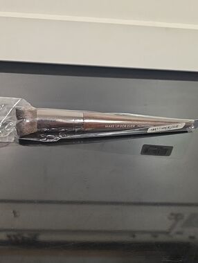 Make Up For Ever 116 Airbrush Finish Foundation Brush New